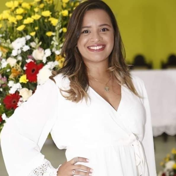 Letícia Neves