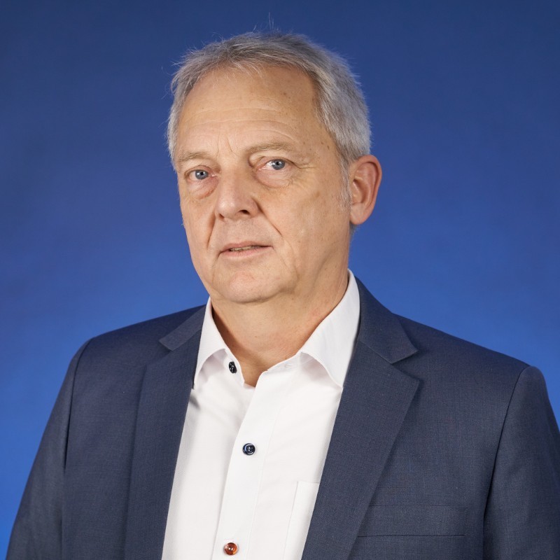 Dr. Peter Schneider