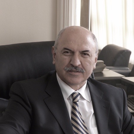 Dr. Mustafa Korçak