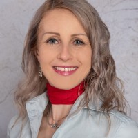 Dr. Nicole Schuster